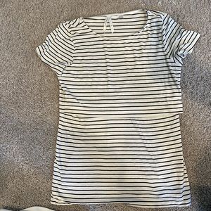 Seraphine maternity nursing top - like new!